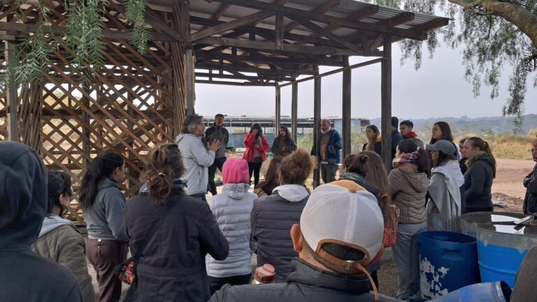 UNQUILLO Y SIEMPREMONTE REALIZARON UN TALLER DE BIOCONSTRUCCIÓN JUNTO CON EL TABI (UNC) CON ENFOQUE EN RESTAURACIÓN ECOLÓGICA