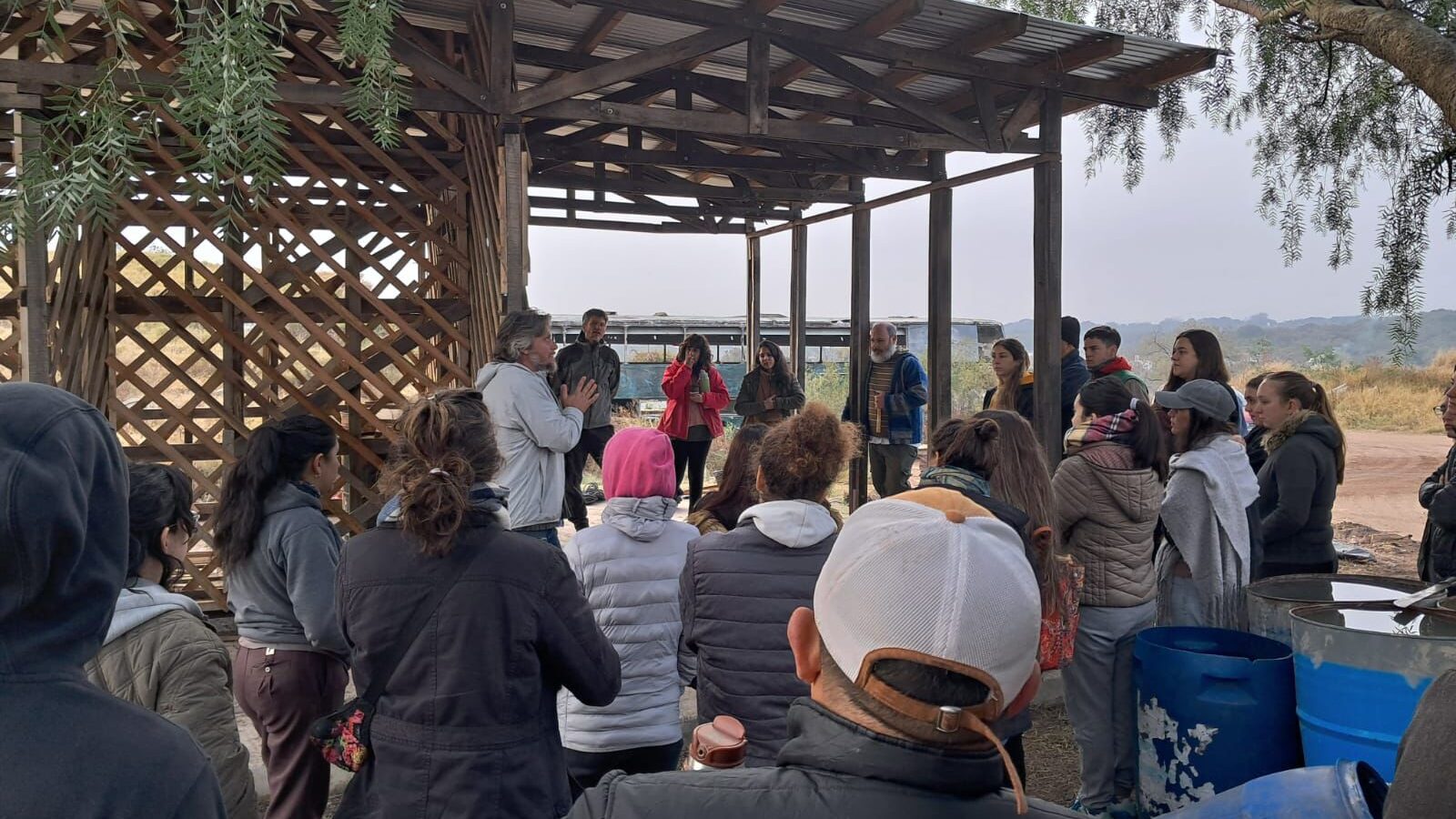 UNQUILLO Y SIEMPREMONTE REALIZARON UN TALLER DE BIOCONSTRUCCIÓN JUNTO CON EL TABI (UNC) CON ENFOQUE EN RESTAURACIÓN ECOLÓGICA